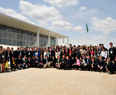 Jhenifer Mezzomo Spagnol participou do Jovem Senador, quando foi escolhida autora da 3ª melhor redação do Brasil, e do Jovem Parlamento, da Câmara Federal.