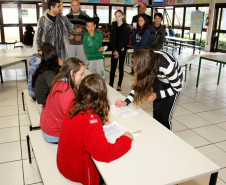 Vila da Cidadania - Alunos fazem eleições de vereadores e juízes da Vila da Cidadania. 29-09-14.
