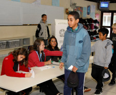 Vila da Cidadania - Alunos fazem eleições de vereadores e juízes da Vila da Cidadania. 29-09-14.