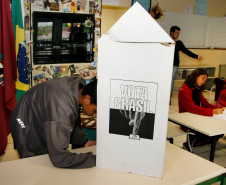 Vila da Cidadania - Alunos fazem eleições de vereadores e juízes da Vila da Cidadania. 29-09-14.