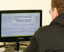 CEEBJA Paulo Freire, alunos fazem prova online. 30-07-14.