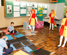Colegio Estadual Dom Orione, semana cultural, alunos fazem apresentações dos trabalhos. 15-10-14.