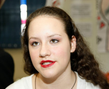 Colegio Estadual Dom Orione, semana cultural, alunos fazem apresentações dos trabalhos, na foto a aluna Adriele Rutina. 15-10-14. 