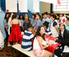 Colegio Estadual Dom Orione, semana cultural, alunos fazem apresentações dos trabalhos. 15-10-14.