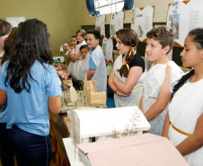 Colegio Estadual Dom Orione, semana cultural, alunos fazem apresentações dos trabalhos. 15-10-14.