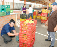 Distribuiçao da merenda escolar na Cooperativa COOPETIR. 01-04-14.  