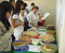 Profissionais da merenda escolar se reúnem para participar de concurso em Goioerê. Valor nutricional, sabor e criatividade foram requisitos analisados.
