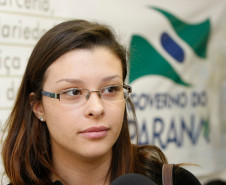 Ceebja Poty Lazzarotto, alunos fazem provas online, na foto a aluna Estela Carpinski Machado Newton. 20-10-14.