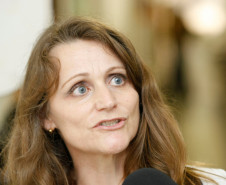 Ceebja Poty Lazzarotto, alunos fazem provas online, na foto a professora Claudia Mara Barato. 20-10-14.  