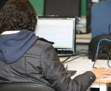 Ceebja Poty Lazzarotto, alunos fazem provas online. 20-10-14.  