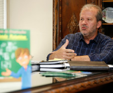 Lançamento do Guia de Orientações do Fundo Rotativo com o Secretário da Educação Paulo Schmidt. 22-10-14.