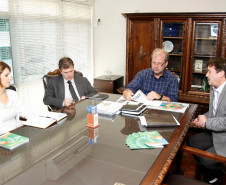 Lançamento do Guia de Orientações do Fundo Rotativo com o Secretário da Educação Paulo Schmidt. 22-10-14.