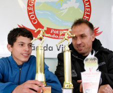 A equipe de atletismo do Colégio Estadual do Campo Rio Vermelho, de União da Vitória (Sul), vem se destacando em competições escolares no Paraná e nos estados de Santa Catarina e Rio Grande do Sul. O projeto de atletismo é desenvolvido no contraturno do colégio e já revelou talentos entre os alunos. 05-09-14.