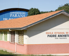 Escola Estadual do Campo Padre Anchieta na cidade de Barracão. 03-09-14.  