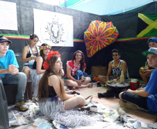 A cada dois anos o Colégio Estadual Jardim Porto Alegre, em Toledo, realiza a Mostra Tribos e Nações. Na sua oitava edição a atividade faz com que os alunos do ensino médio, a partir de uma área de interesse, pesquisem sobre outros países estabelecendo também conexões entre as disciplinas. Este ano, a atividade envolveu 350 estudantes.