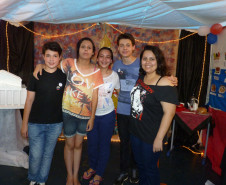 A cada dois anos o Colégio Estadual Jardim Porto Alegre, em Toledo, realiza a Mostra Tribos e Nações. Na sua oitava edição a atividade faz com que os alunos do ensino médio, a partir de uma área de interesse, pesquisem sobre outros países estabelecendo também conexões entre as disciplinas. Este ano, a atividade envolveu 350 estudantes.