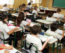 A cada dois anos, a Prova Brasil e o Sistema Nacional de Avaliação da Educação Básica (Saeb) avaliam o rendimento escolar permitindo que professores e diretores analisem o desempenho de seus alunos e escolas.