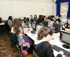 Colégio Estadual Professor Narciso Mendes, alunos se preparam para o ENEM. 27-10-14.