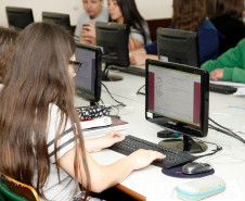 Colégio Estadual Professor Narciso Mendes, alunos se preparam para o ENEM. 27-10-14.