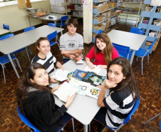 Colégio Estadual Professor Narciso Mendes, alunos se preparam para o ENEM. 27-10-14.
