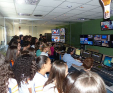 Colégio Estadual Luiz Augusto Morais Rego, de Toledo, visitou estúdios da RPCTV para aprender sobre funcionamento da televisão.