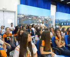 Colégio Estadual Luiz Augusto Morais Rego, de Toledo, visitou estúdios da RPCTV para aprender sobre funcionamento da televisão.