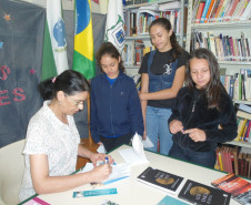 Colégio Estadual Horácio dos Reis promoveu um encontro entre os estudantes e escritores cascavelenses para uma conversa sobre a importância da leitura.
