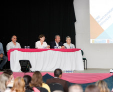 Cerca de 150 representantes de 15 municípios da Região Metropolitana de Curitiba e do Litoral do Paraná se reuniram, nessa quarta-feira (5), em Colombo, para discutir sobre a construção dos seus planos educacionais para os próximos dez anos. O evento conta com a orientação da Secretaria de Estado da Educação, Associação dos Municípios do Paraná (AMP) e União Nacional dos Dirigentes Municipais (Undime). 05-11-14.