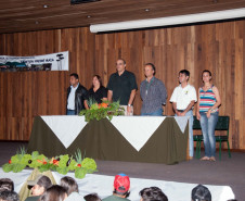 Cerca de 500 alunos do 9° ano de várias escolas da Região Metropolitana de Curitiba participaram nesta quarta-feira (5) da segunda edição do “Dia do Campo”, no Centro Estadual de Educação Profissional Newton Freire Maia, em Pinhais. Os estudantes foram acompanhados pelos pais e aproveitaram para conhecer e fazer as inscrições nos cursos oferecidos pela escola. A feira agrícola aconteceu em comemoração ao Dia do Técnico em Agropecuária.