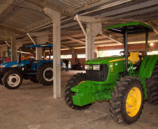 Cerca de 500 alunos do 9° ano de várias escolas da Região Metropolitana de Curitiba participaram nesta quarta-feira (5) da segunda edição do “Dia do Campo”, no Centro Estadual de Educação Profissional Newton Freire Maia, em Pinhais. Os estudantes foram acompanhados pelos pais e aproveitaram para conhecer e fazer as inscrições nos cursos oferecidos pela escola. A feira agrícola aconteceu em comemoração ao Dia do Técnico em Agropecuária.