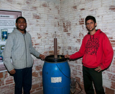 Cerca de 500 alunos do 9° ano de várias escolas da Região Metropolitana de Curitiba participaram nesta quarta-feira (5) da segunda edição do “Dia do Campo”, no Centro Estadual de Educação Profissional Newton Freire Maia, em Pinhais. Os estudantes foram acompanhados pelos pais e aproveitaram para conhecer e fazer as inscrições nos cursos oferecidos pela escola. A feira agrícola aconteceu em comemoração ao Dia do Técnico em Agropecuária.