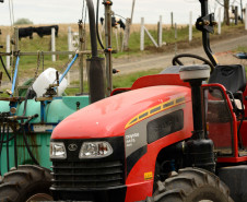 Novo trator para o Colégio Agrícola da Lapa. 06/11/2014.