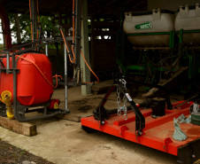 Novo pulveriizador e nova roçadeira para o Colégio Agrícola da Lapa. 06/11/2014.