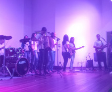 Mais de 250 alunos de 11 escolas da região Noroeste do Estado, que ofertam atividades extras em contraturno ou através do ensino em tempo integral, participaram na tarde dessa sexta-feira (7) do primeiro Festival Regional Artístico e Cultural da Educação Integral, realizado em Ubiratã.