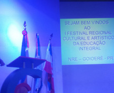 Mais de 250 alunos de 11 escolas da região Noroeste do Estado, que ofertam atividades extras em contraturno ou através do ensino em tempo integral, participaram na tarde dessa sexta-feira (7) do primeiro Festival Regional Artístico e Cultural da Educação Integral, realizado em Ubiratã.