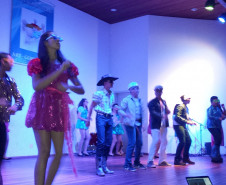 Mais de 250 alunos de 11 escolas da região Noroeste do Estado, que ofertam atividades extras em contraturno ou através do ensino em tempo integral, participaram na tarde dessa sexta-feira (7) do primeiro Festival Regional Artístico e Cultural da Educação Integral, realizado em Ubiratã.