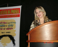 Alunos do Núcleo Regional de Educação de Cornélio Procópio receberam a Caravana da Poesia. Eles participaram de uma programação cultural sobre a vida e obra do escritor e compositor paranaense Paulo Leminski e tiveram a oportunidade de conhecer uma das filhas do poeta, Estrela Leminski, que se apresentou com o músico e compositor paranaense Téo Ruiz.