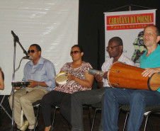 Alunos do Núcleo Regional de Educação de Cornélio Procópio receberam a Caravana da Poesia. Eles participaram de uma programação cultural sobre a vida e obra do escritor e compositor paranaense Paulo Leminski e tiveram a oportunidade de conhecer uma das filhas do poeta, Estrela Leminski, que se apresentou com o músico e compositor paranaense Téo Ruiz.