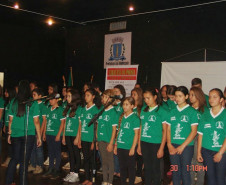 Alunos do Núcleo Regional de Educação de Cornélio Procópio receberam a Caravana da Poesia. Eles participaram de uma programação cultural sobre a vida e obra do escritor e compositor paranaense Paulo Leminski e tiveram a oportunidade de conhecer uma das filhas do poeta, Estrela Leminski, que se apresentou com o músico e compositor paranaense Téo Ruiz.