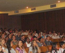 Alunos do Núcleo Regional de Educação de Cornélio Procópio receberam a Caravana da Poesia. Eles participaram de uma programação cultural sobre a vida e obra do escritor e compositor paranaense Paulo Leminski e tiveram a oportunidade de conhecer uma das filhas do poeta, Estrela Leminski, que se apresentou com o músico e compositor paranaense Téo Ruiz.