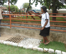 Plantas aromáticas e pista tátil oferecem novas experiências aos alunos especiais de escola em Tapejara, Noroeste do Paraná.