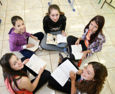 Escola Estadual do Campo Padre Anchieta, na cidade de Barracão. 03-09-14.