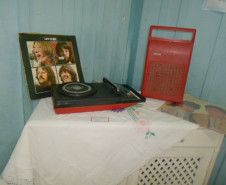 Alunos da Escola Estadual Prefeito Djalma Johnsson, de Colombo, na Região Metropolitana de Curitiba, fizeram na manhã desta quinta-feira (13) uma homenagem aos idosos da comunidade. A ação é de um projeto interdisciplinar de resgate da memória histórica e reconhecimento do idoso como agente importante para a formação da sociedade. Participaram 65 alunos do 9º ano.