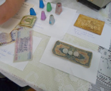 Alunos da Escola Estadual Prefeito Djalma Johnsson, de Colombo, na Região Metropolitana de Curitiba, fizeram na manhã desta quinta-feira (13) uma homenagem aos idosos da comunidade. A ação é de um projeto interdisciplinar de resgate da memória histórica e reconhecimento do idoso como agente importante para a formação da sociedade. Participaram 65 alunos do 9º ano.