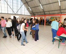 Os treinamentos de handebol feitos no contraturno do Colégio Estadual Olinda Truffa de Carvalho, em Cascavel (Oeste), estão dando bons resultados dentro das quadras e das salas de aula. Nos Jogos Escolares deste ano a escola ficou em 3º lugar na categoria até 14 anos e foi vice-campeã na categoria 17 anos.
