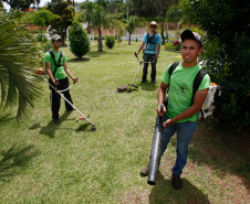 Ter o próprio negócio e trabalhar com o que gosta sempre foi o desejo do estudante Luan Coradin, 18 anos. No 4° e último ano do curso técnico em Paisagismo do Centro Estadual de Educação Profissional Newton Freire Maia, em Pinhais, Região Metropolitana de Curitiba, o jovem empreendedor resolveu, em 2011, abrir a própria empresa, motivado pelo curso que havia começado. 11-11-14.