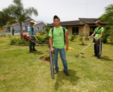 Ter o próprio negócio e trabalhar com o que gosta sempre foi o desejo do estudante Luan Coradin, 18 anos. No 4° e último ano do curso técnico em Paisagismo do Centro Estadual de Educação Profissional Newton Freire Maia, em Pinhais, Região Metropolitana de Curitiba, o jovem empreendedor resolveu, em 2011, abrir a própria empresa, motivado pelo curso que havia começado. 11-11-14.