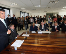 O governador Beto Richa e o vice-governador e secretário de Educação Flávio Arns dão posse a cinco membros do Conselho Estadual de Educação do Paraná, nesta segunda-feira (7), no Palácio das Araucárias.
