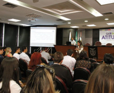 Caravana da Cidadania trouxe 34 alunos e professores da rede estadual para conhecer o Ministério Público e as sedes do Executivo, Legislativo e Judiciário.