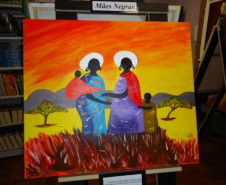 A Exposição Ébano foi promovida pelo Colégio Estadual Santa Rosa, em Curitiba, que propiciou à comunidade escolar um espaço na biblioteca para discussões e reflexões sobre a importância da cultura negra no Brasil. Também homenageou Zumbi dos Palmares, um dos líderes da história negra no País. São telas, painéis, instrumentos musicais que abordam vários temas como a valorização da mulher negra, igualdade e tolerância religiosa.